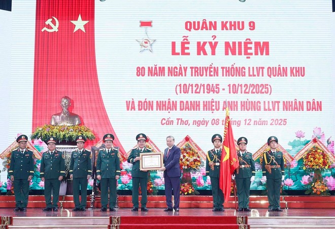 vna-potal-tong-bi-thu-to-lam-du-le-ky-niem-80-nam-ngay-truyen-thong-luc-luong-vu-trang-quan-khu-9-8456821.jpg