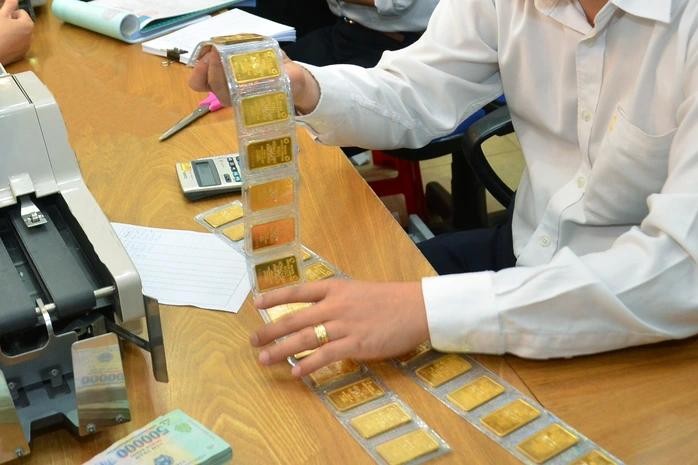 图：今日金价剧烈波动。