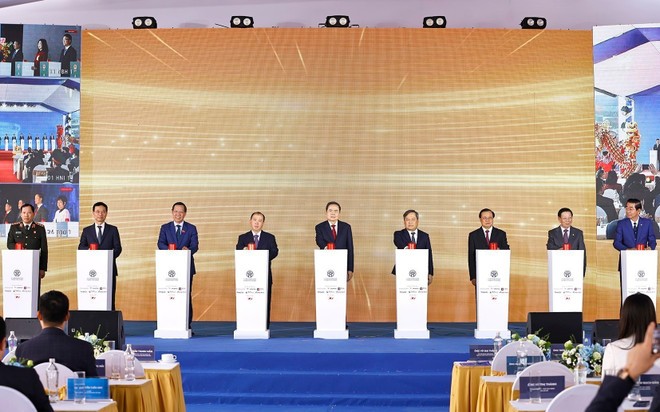 vna-potal-chu-tich-quoc-hoi-du-le-khoi-cong-du-an-dau-tu-xay-dung-truc-dai-lo-canh-quan-song-hong-8482224.jpg