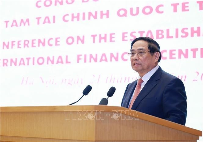 政府总理范明政发表讲话。