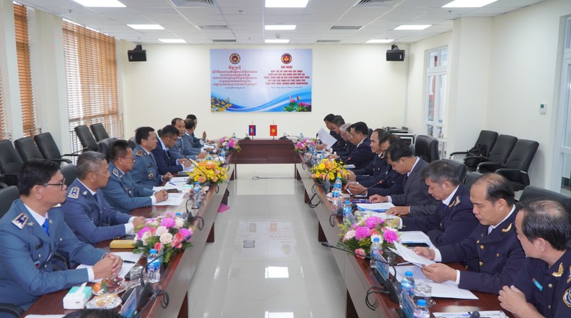 双方会议现场。