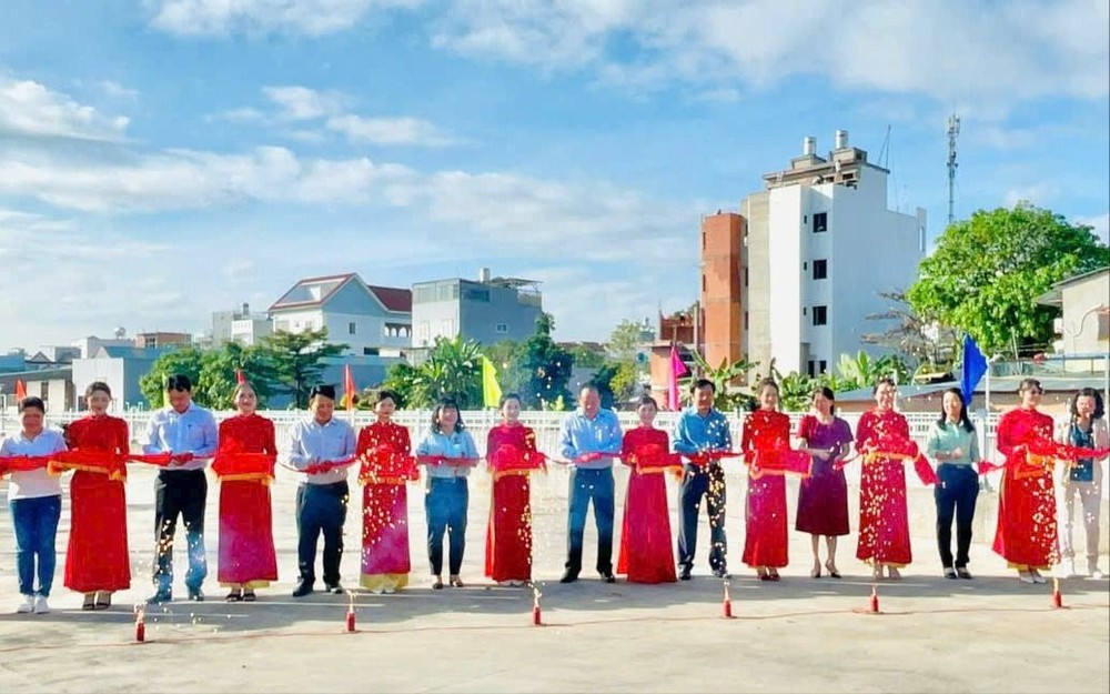  安富东坊领导出席各项工程落成与开工剪彩仪式。 