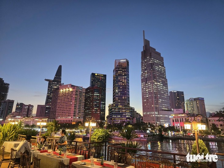 图: 非国有投资资金达352万6700亿元，占投资总额的51,5%以上，显示企业界和私人投资者对胡志明市经济前景的信心。