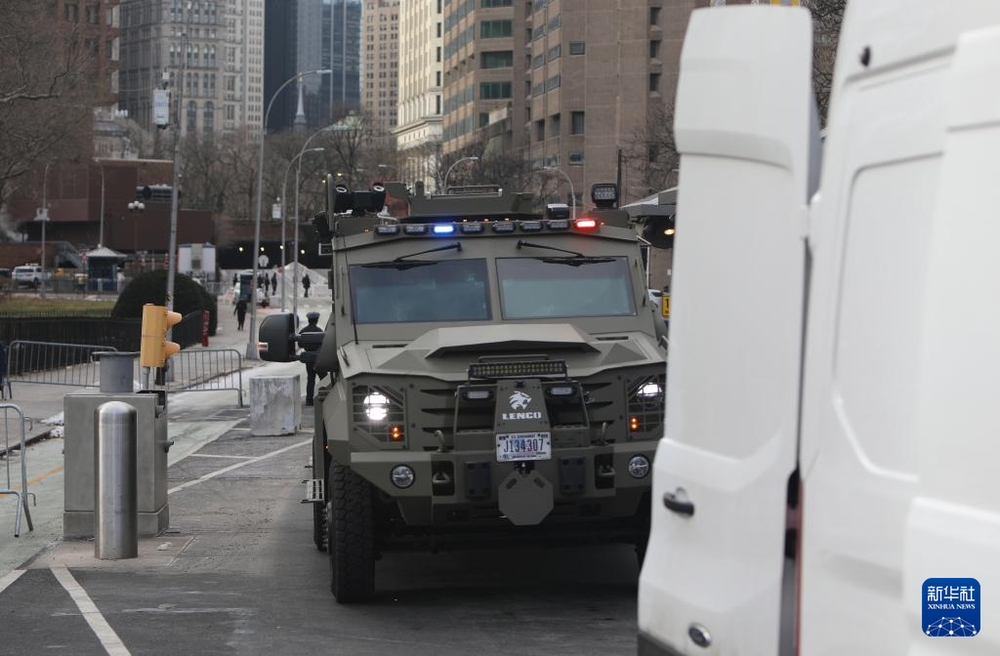 1月5日，委内瑞拉总统马杜罗乘坐的车辆离开美国纽约南区联邦地区法院。新华社记者 张凤国 摄