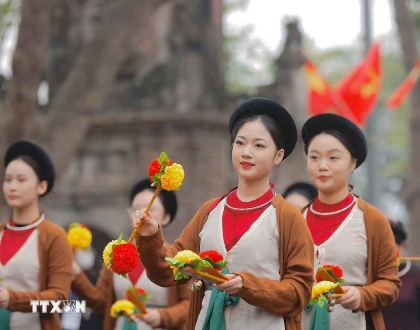 发展越南文化、越南人是国家可持续发展的精神基石和内生动力。