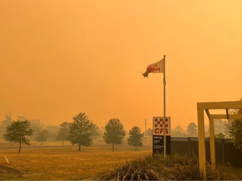 澳大利亚维多利亚州宣布因林火进入灾难状态。
