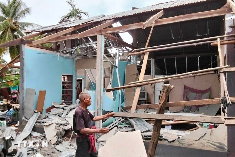 泰国乌汶叻差他尼府一处住宅在与柬埔寨的冲突中被炮弹击中。