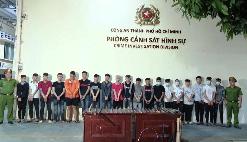 相关人士被暂拘。