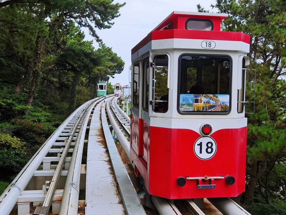 釜山海云台“胶囊列车”。