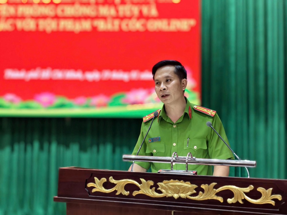 裴明战上校肯定：“没有在校园门口售卖价值几万元、伪装成糖果零食的毒品一事。”