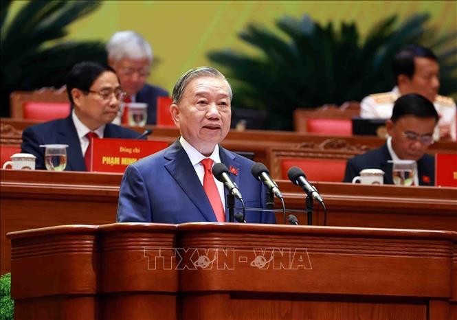 党中央总书记、大会文件小组组长苏林作了党中央第十三届中央委员会关于提交党第十四次全国代表大会文件的《报告》 。