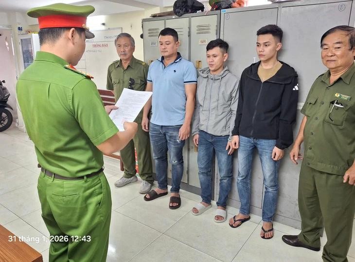 在芽庄中心区袭击外国游客的3人。