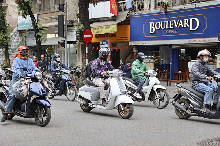 北部地区白天出现分散性降雨，中午至下午天气转晴。