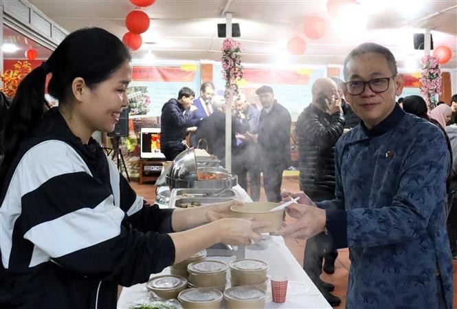 阿尔及利亚越南人喜迎新春。