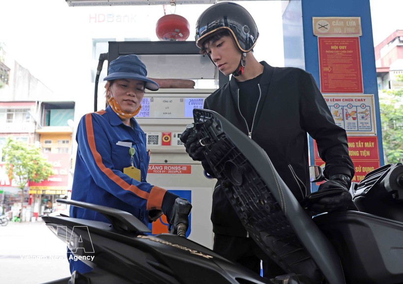 春节前夕越南各类成品油价格一律上调。