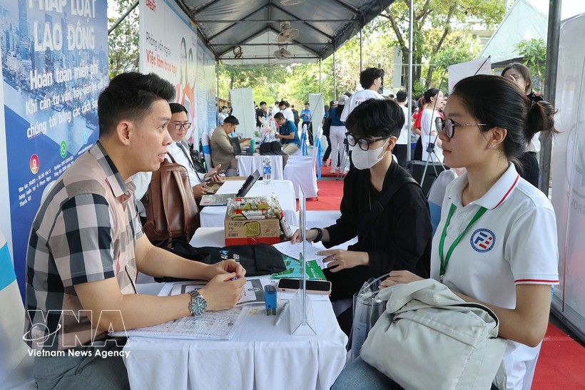 在胡志明市举办的一个招聘会。