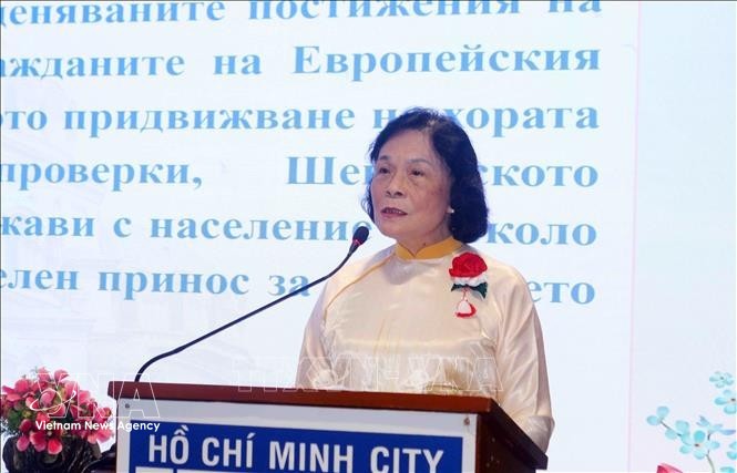 胡志明市越南与保加利亚友好协会主席黄泰兰发表讲话。