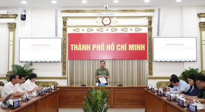 检查、监督会议现场。