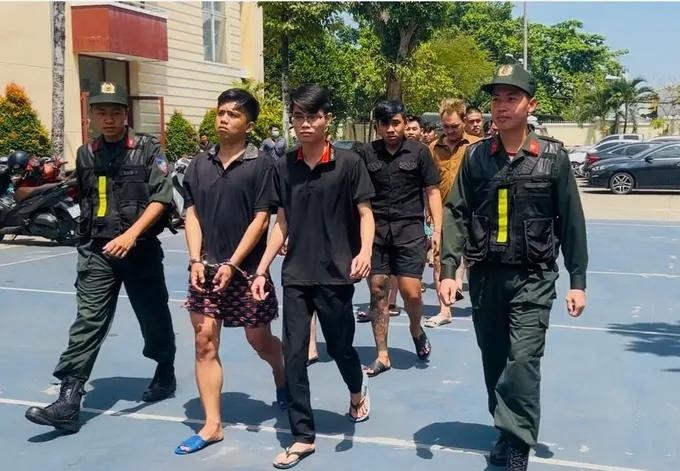 被逮捕的嫌犯。