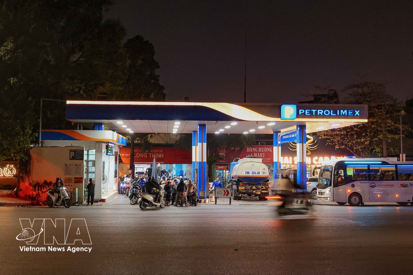 成品油价格大幅下降。