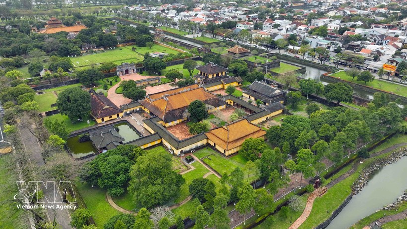 鸟瞰顺化古都遗迹群。