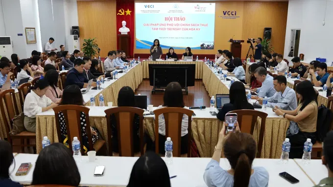 “应对美国150天临时税政策解决方案”研讨会吸引众多企业参与。