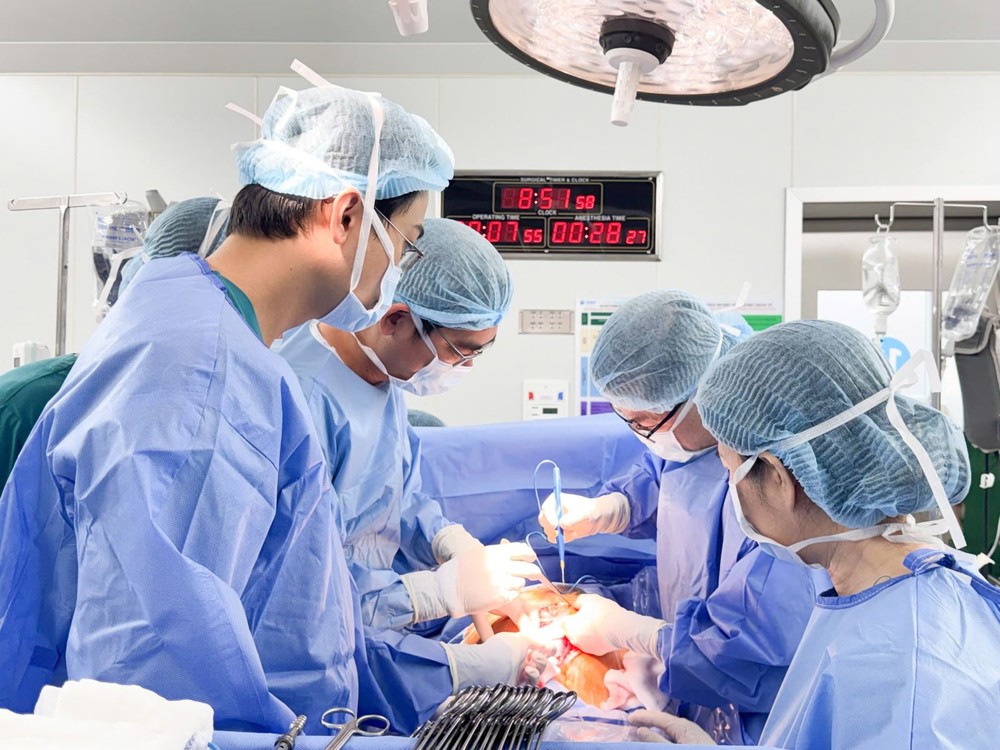 慈裕医院医生为患者切除近12公斤子宫肌瘤，成功保住患者子宫。