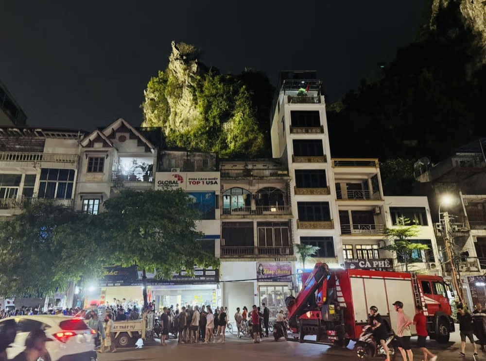  职能力量开展搜救工作。