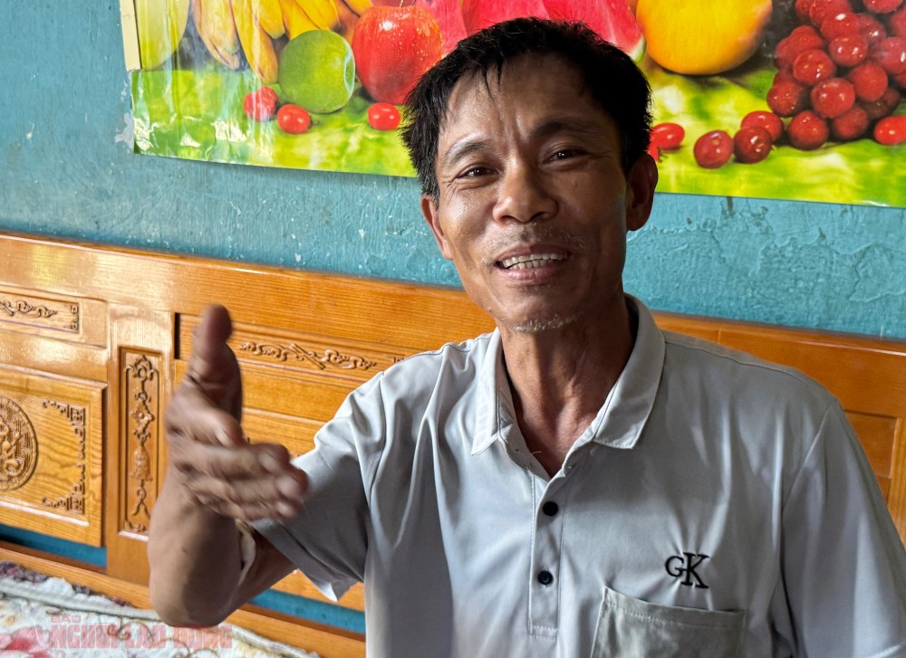 黎功光荣获海云坊人委会主席颁发奖状。