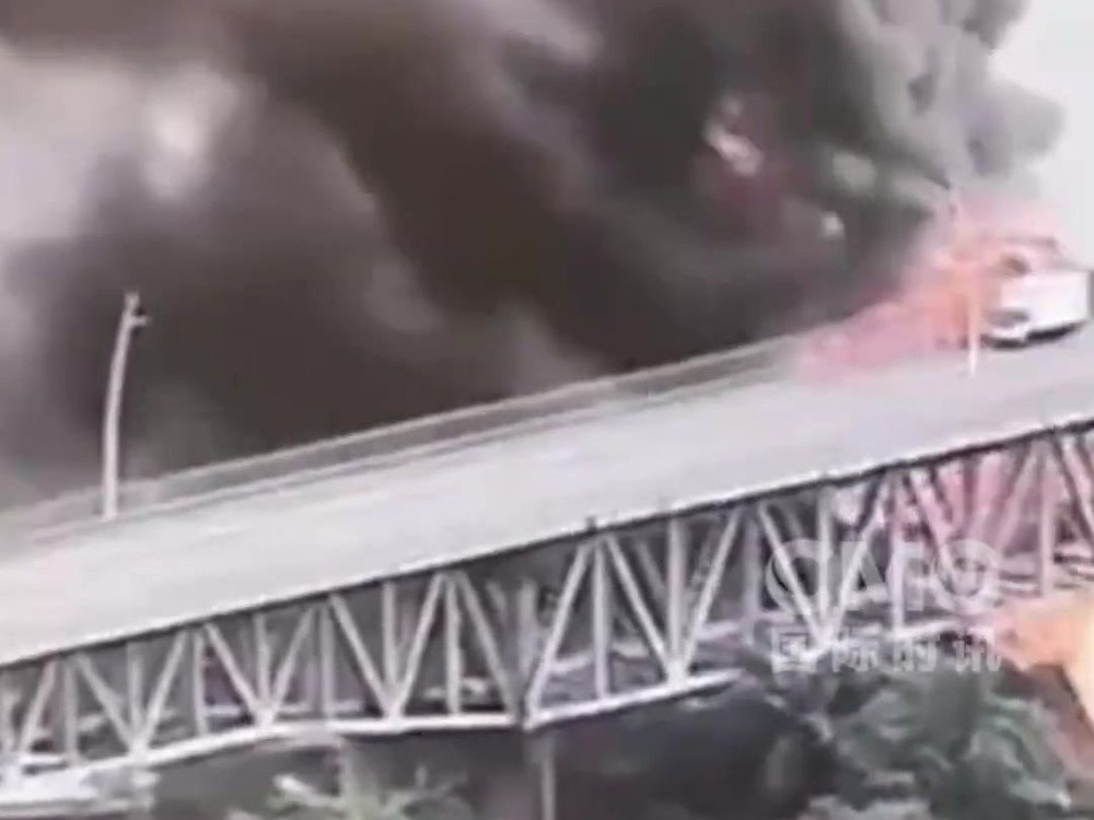 巴拿马首都一油罐车爆炸致死伤 波及美洲大桥