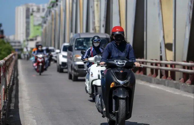 多地气温突破40摄氏度 酷热干旱天气从早持续到晚。