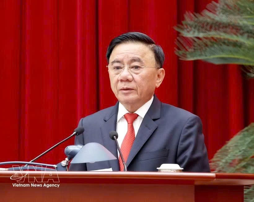 党中央书记处常务书记陈锦秀。