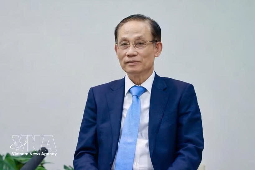 党中央政治局委员、外交部部长黎怀忠。