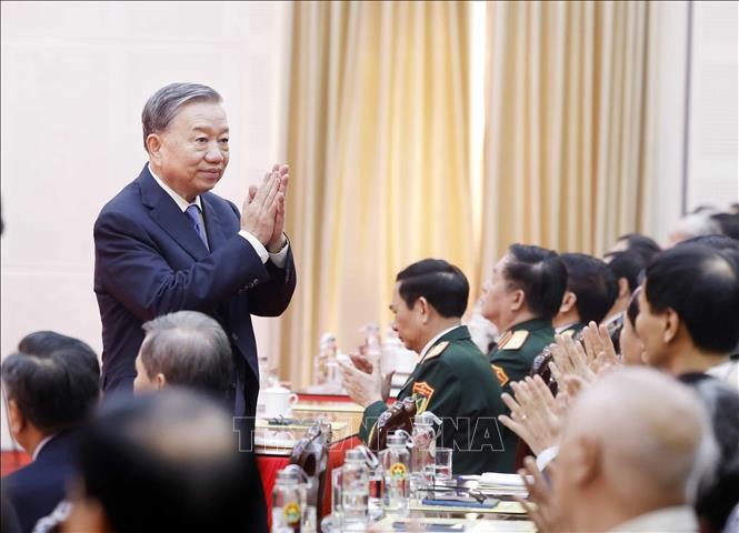  党中央总书记、国家主席、中央军委书记苏林出席仪式。