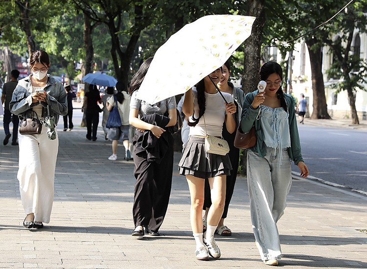  全国多地出现炎热天气。