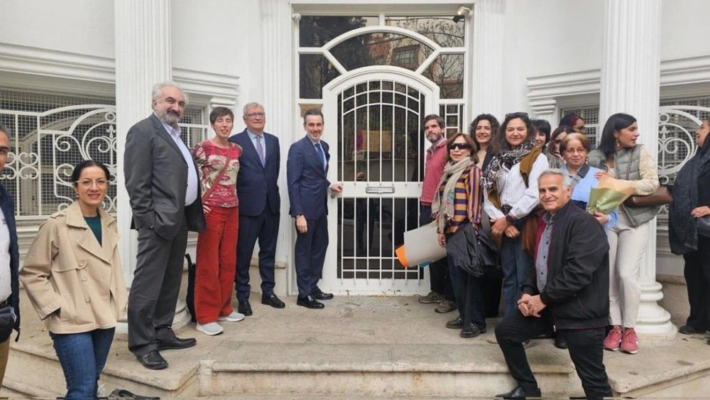 西班牙驻伊朗大使馆重新开放。