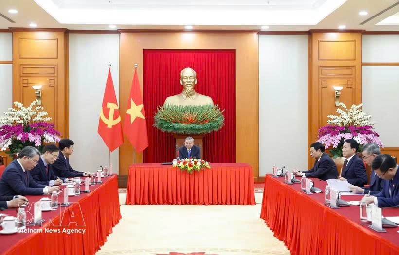 党中央总书记、国家主席苏林与日本首相高市早苗通电话。