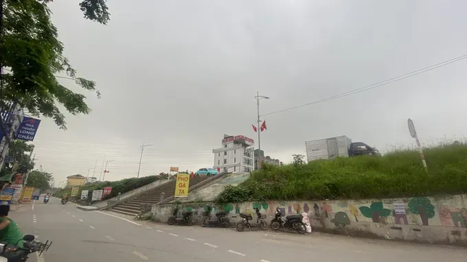  河内郊区天气多云，出现降雨迹象。