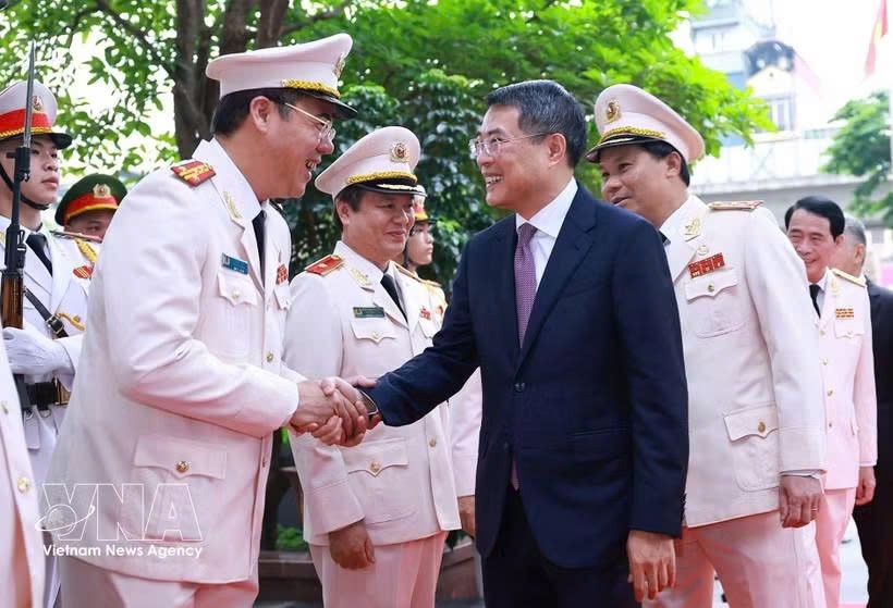 越南政府总理黎明兴出席公安部刑事警察力量传统日80周年纪念仪式。