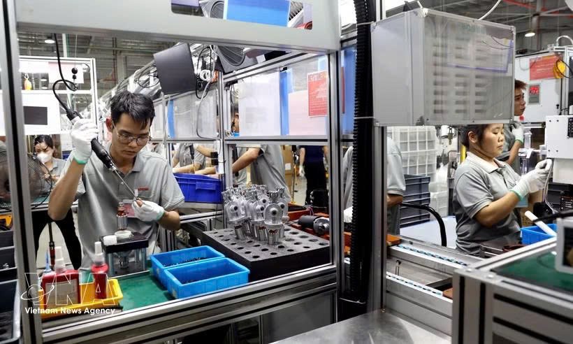 兴安省太平经济区越南Keystone Electrical 公司的工人。