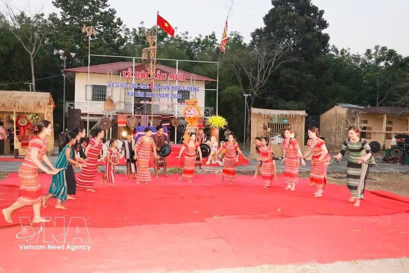 斯丁族求雨节中的求雨舞蹈。 
