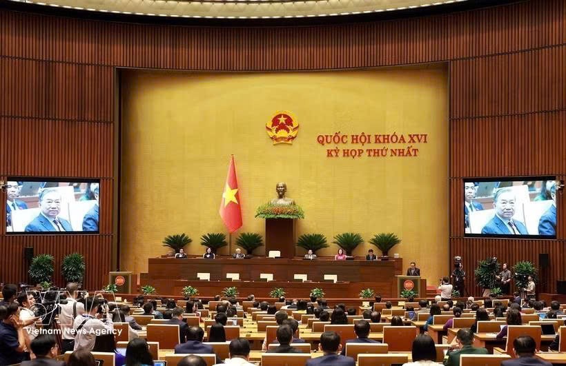 第十六届国会首次会议圆满成功，为整个任期开好局、起好步奠定了坚实基础。