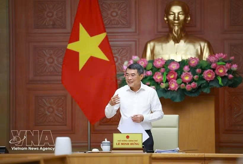 黎明兴总理在会上发表讲话。