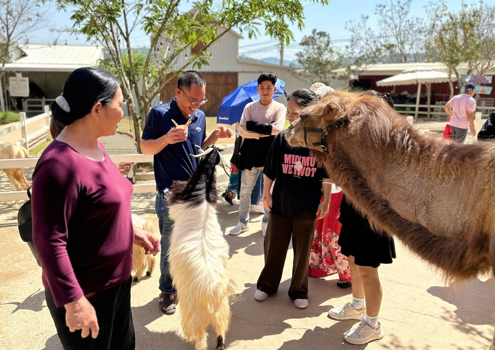 2  du-khach-thich-thu-trai-nghiem-san-pham-du-lich-tai-phuong-lang-biang-da-lat-tinh-lam-dong-4419-1012.jpg
