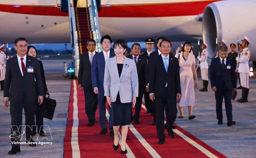 日本首相高市早苗抵达河内，开始对越南进行正式访问。