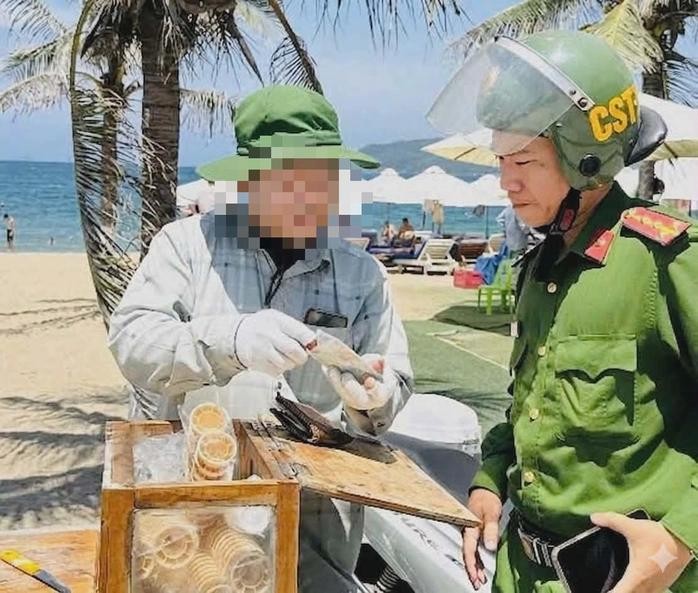  职能机关召传涉事冰淇淋小贩以进一步查明真相。