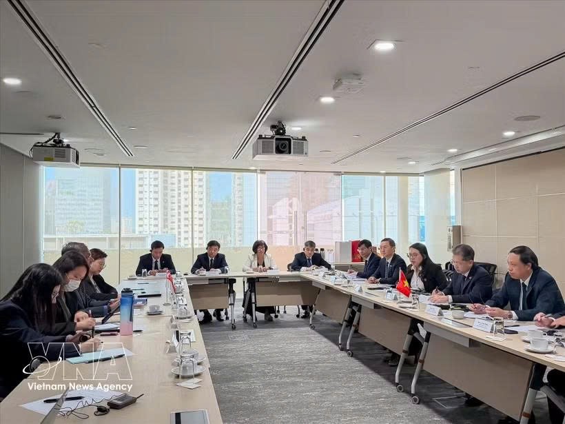 越南最高人民法院工作代表团也赴新加坡司法部访问交流。