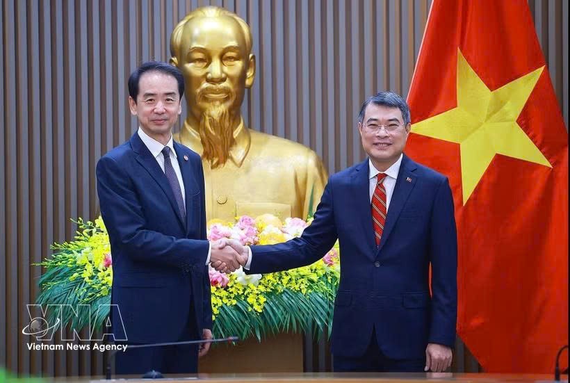 越南政府总理黎明兴会见中国驻越大使何炜。