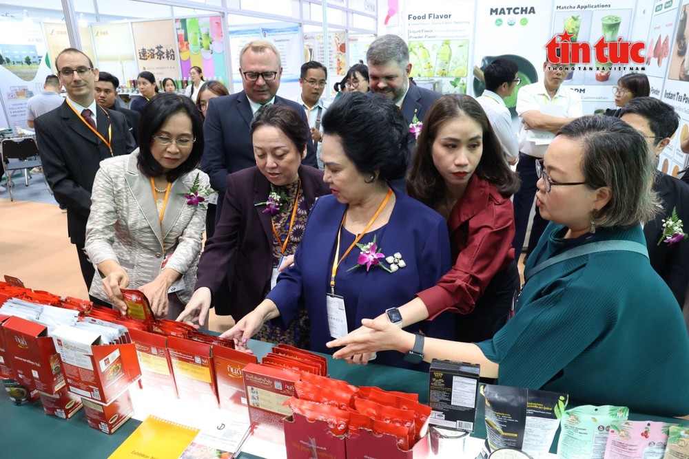 出席 2026 年越南食品配料展（Fi Vietnam 2026）的嘉宾、企业代表及参观者。