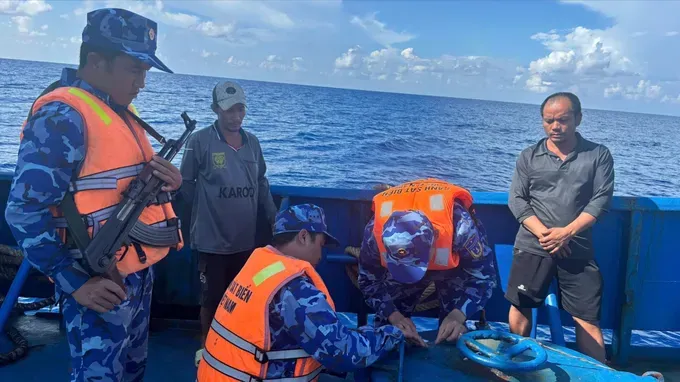 海警力量封存涉案赃物。